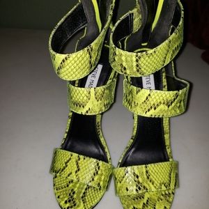 Gently worn, size 9.5, yellow snakeskin